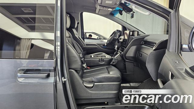 Hyundai Staria 2022 — photo 16