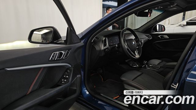BMW 1-Series 2021 — photo 13