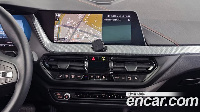 BMW 1-Series 2021 — photo 20