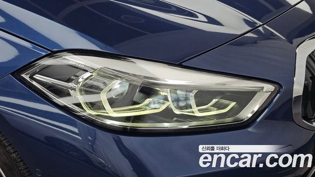 BMW 1-Series 2021 — photo 8
