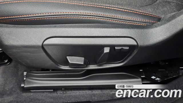BMW 1-Series 2021 — photo 16