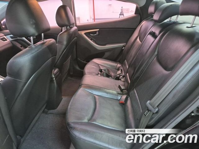 Hyundai AVANTE 2011 — photo 12