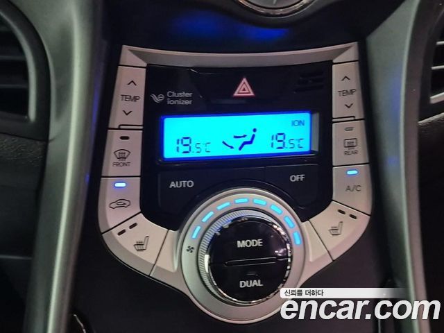 Hyundai AVANTE 2011 — photo 15