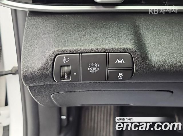 Hyundai AVANTE 2022 — photo 17
