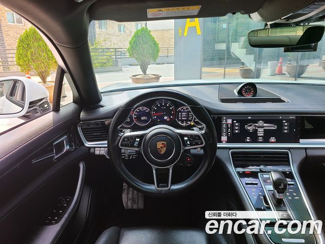 Porsche Panamera 2018 — photo 6