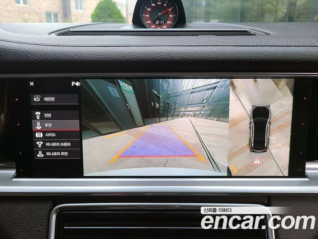 Porsche Panamera 2018 — photo 11