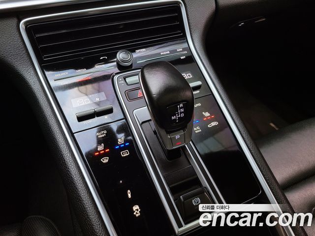 Porsche Panamera 2018 — photo 12