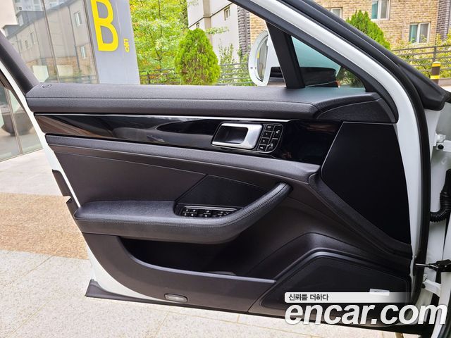 Porsche Panamera 2018 — photo 15