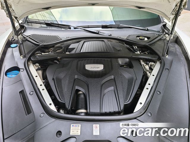 Porsche Panamera 2018 — photo 19
