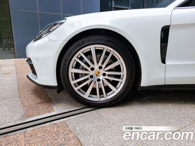 Porsche Panamera 2018 — photo 20