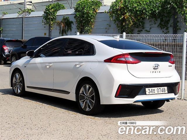 Hyundai Ioniq 2016 — photo 3