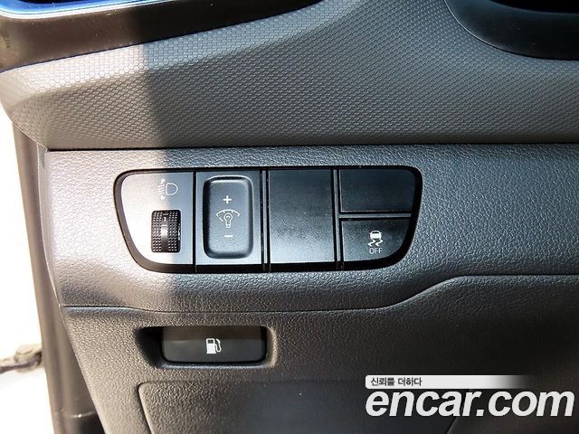 Hyundai Ioniq 2016 — photo 12