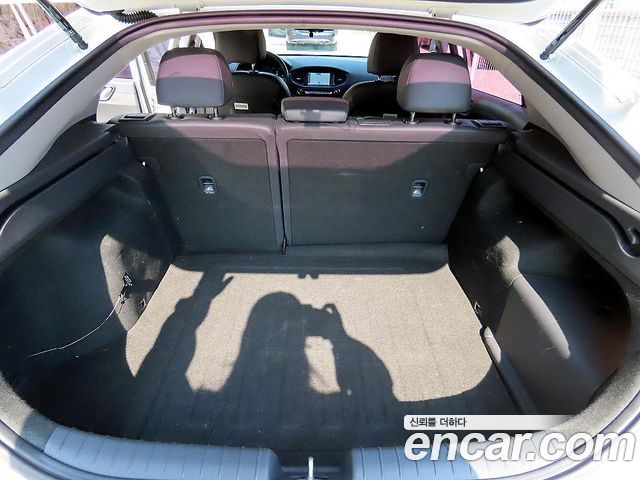 Hyundai Ioniq 2016 — photo 17