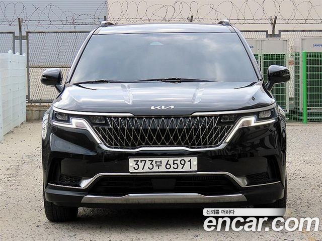 Kia Canival 2023 — photo 1