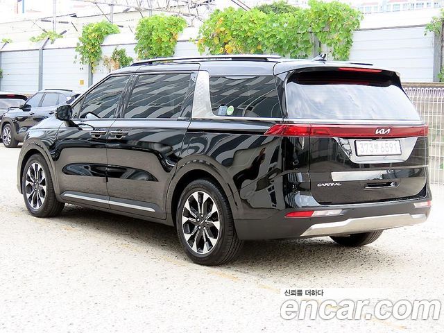 Kia Canival 2023 — photo 3