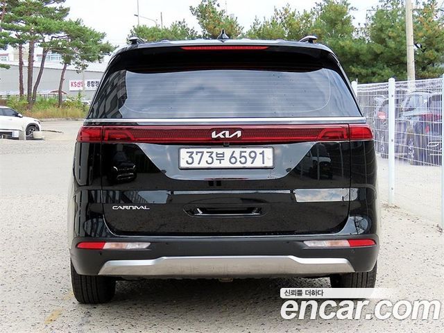 Kia Canival 2023 — photo 4