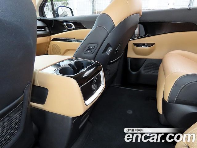 Kia Canival 2023 — photo 16
