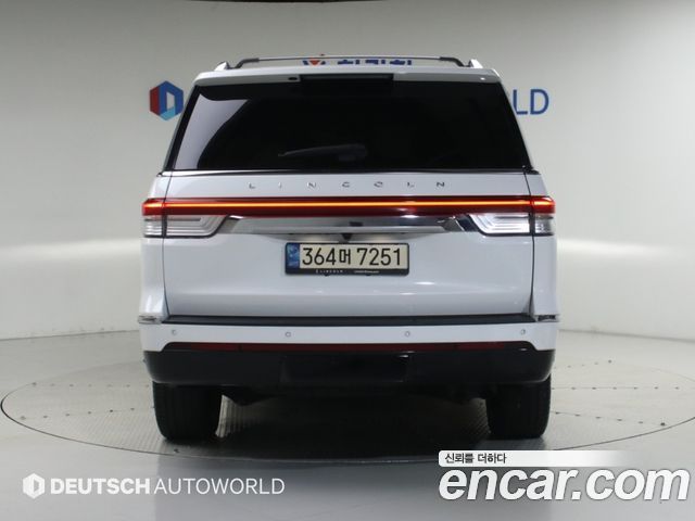 Lincoln Navigator 2022 — photo 4