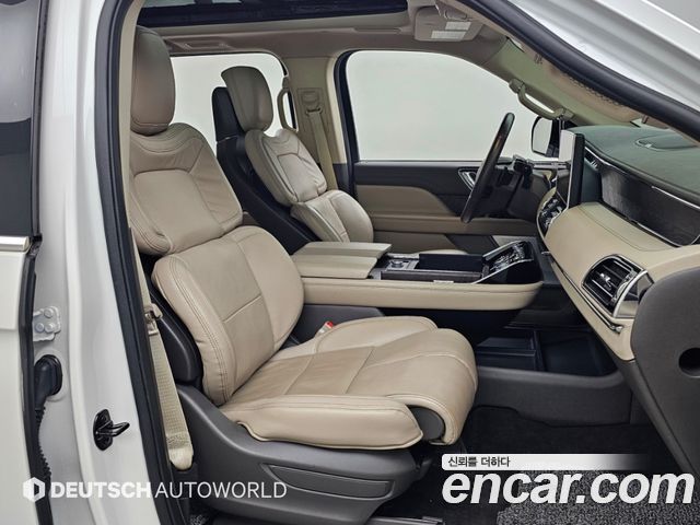 Lincoln Navigator 2022 — photo 10