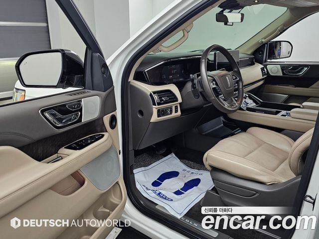 Lincoln Navigator 2022 — photo 11