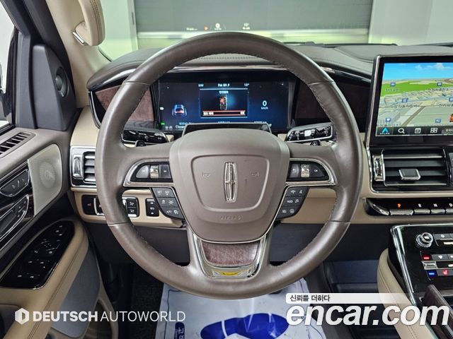 Lincoln Navigator 2022 — photo 13