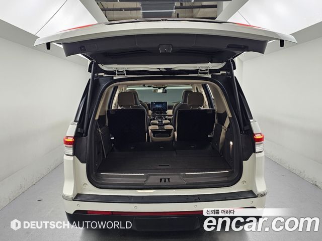 Lincoln Navigator 2022 — photo 19