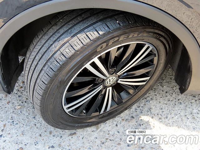 Volkswagen Tiguan 2020 — photo 20