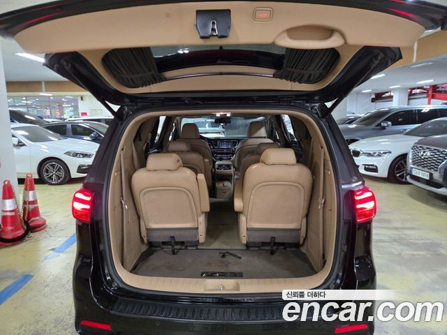 Kia Canival 2019 — photo 16