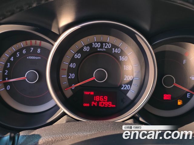Kia Porte 2012 — photo 17