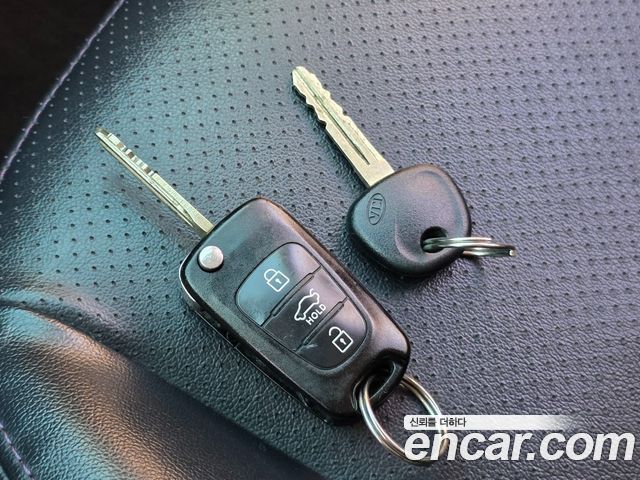 Kia Porte 2012 — photo 20