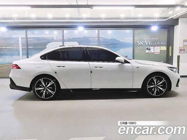 BMW 5-Series 2024 — photo 3