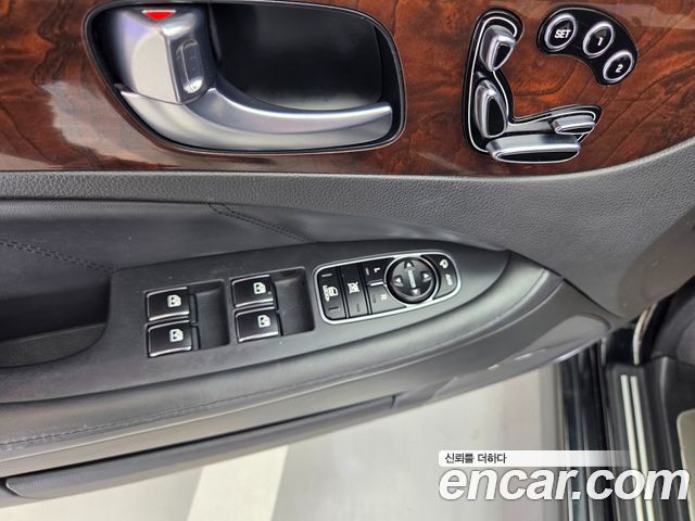 Hyundai Equus 2014 — photo 11