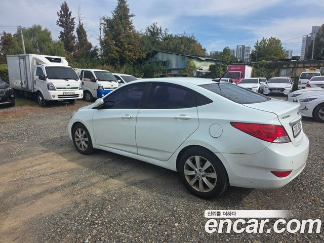 Hyundai Accent 2012 — photo 3