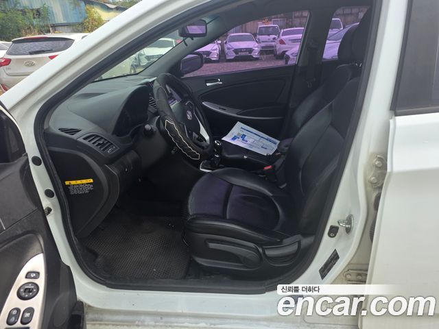 Hyundai Accent 2012 — photo 8