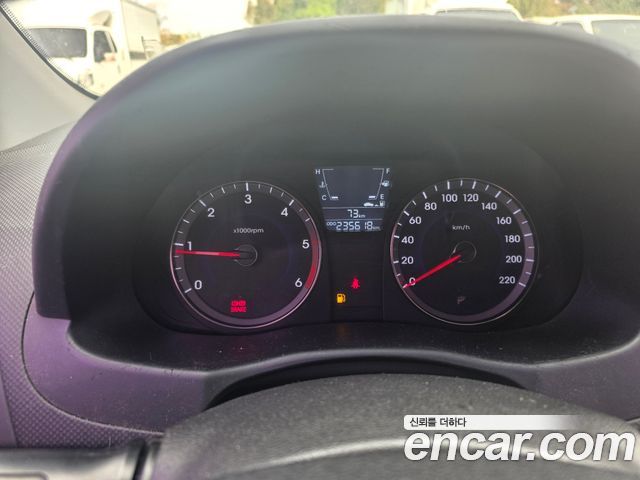 Hyundai Accent 2012 — photo 10