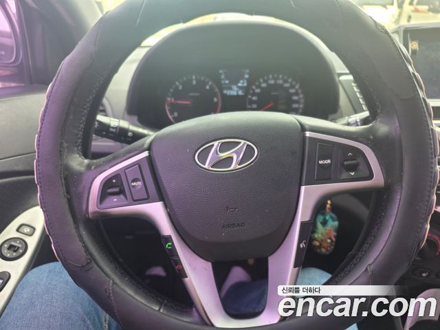 Hyundai Accent 2012 — photo 11