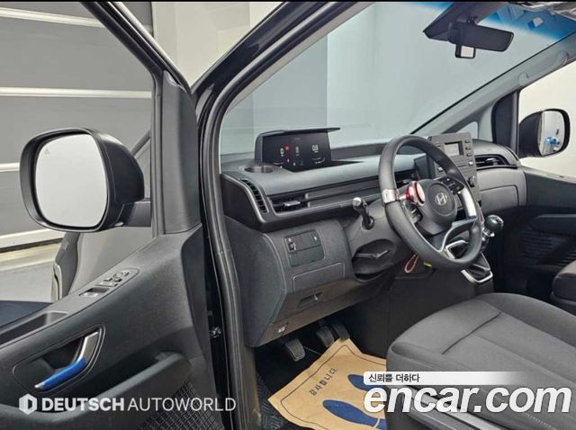 Hyundai Staria 2025 — photo 11