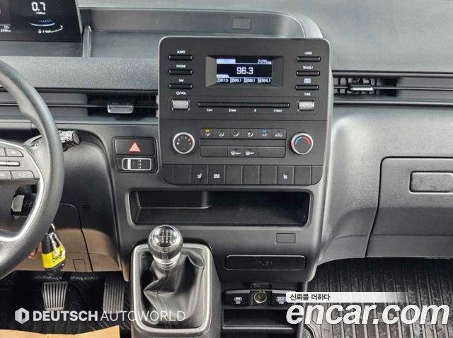 Hyundai Staria 2025 — photo 14