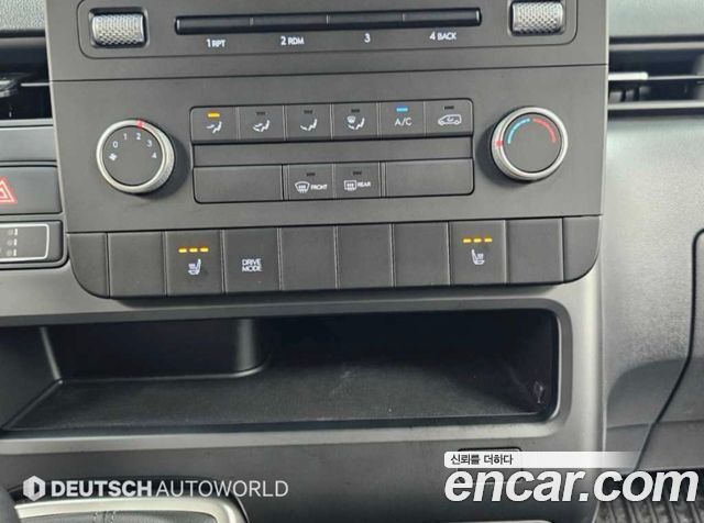 Hyundai Staria 2025 — photo 17