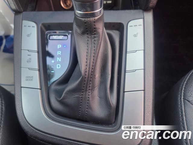 Hyundai AVANTE 2016 — photo 12