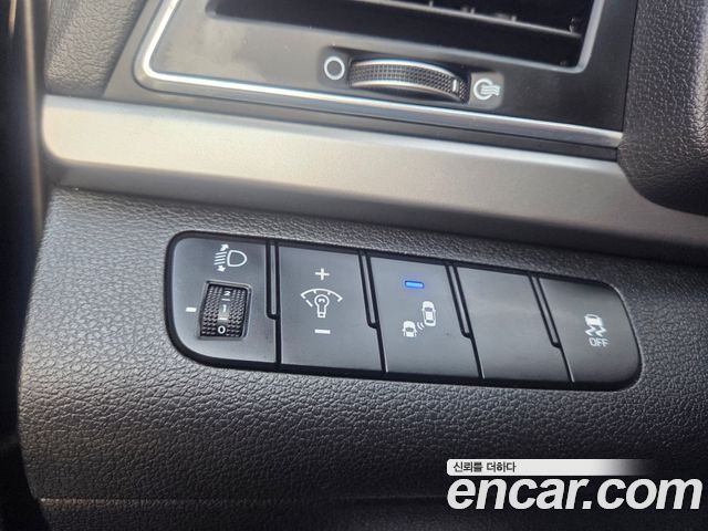 Hyundai AVANTE 2016 — photo 13
