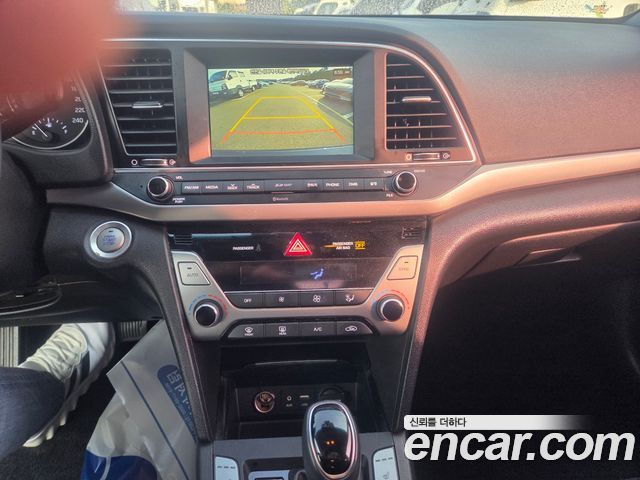Hyundai AVANTE 2016 — photo 15