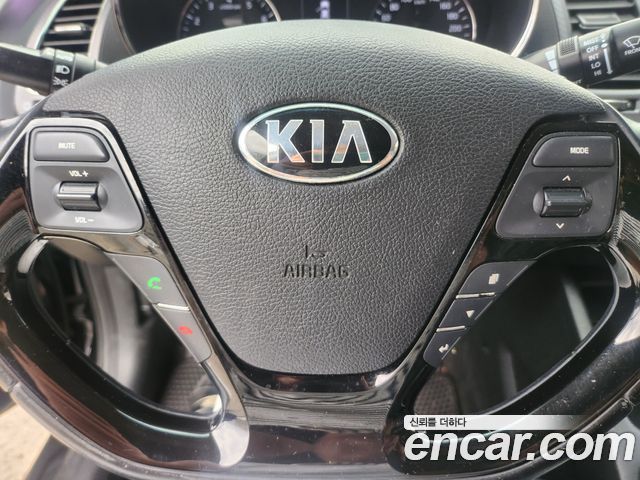 Kia K3 2016 — photo 13