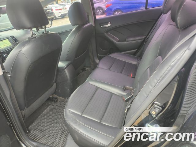 Kia K3 2016 — photo 14