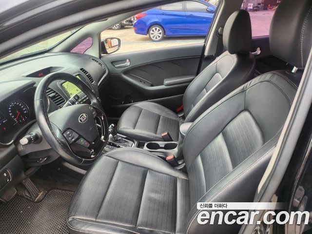 Kia K3 2016 — photo 16