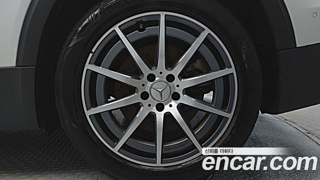 Mercedes-Benz GLB-Class 2023 — photo 5