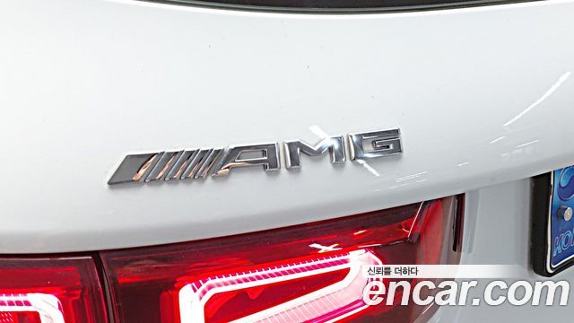 Mercedes-Benz GLB-Class 2023 — photo 6