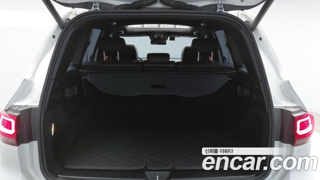 Mercedes-Benz GLB-Class 2023 — photo 7