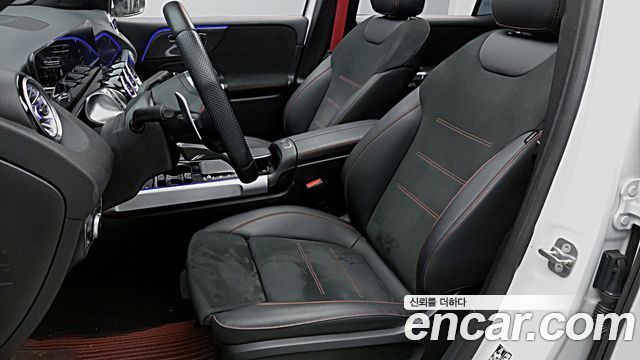 Mercedes-Benz GLB-Class 2023 — photo 8