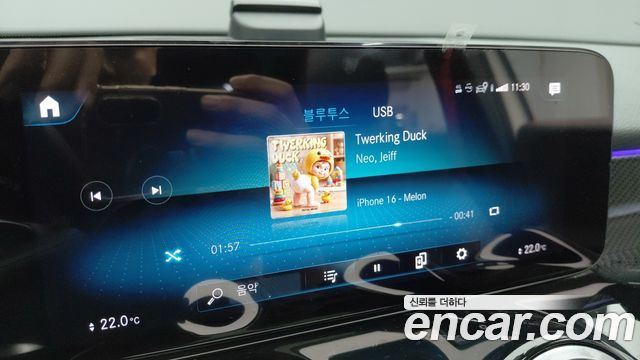 Mercedes-Benz GLB-Class 2023 — photo 14